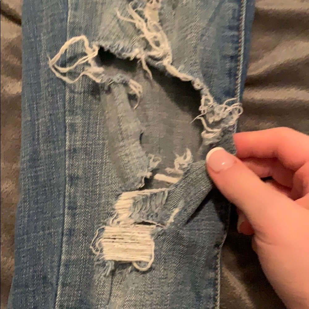 AMERICAN EAGLE RIPPED JEANS - Picture 2 of 5